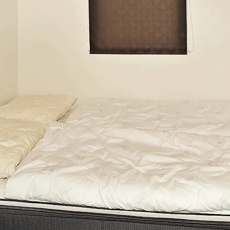 6 Person In Ansager-by Traum