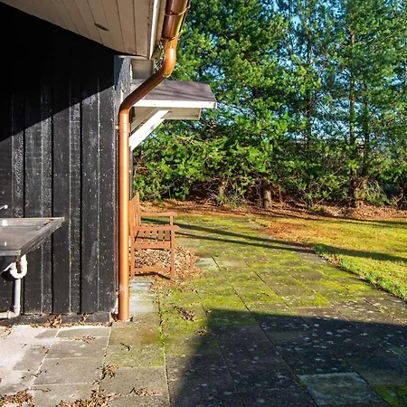 6 Person In Ansager-by Traum Ansager